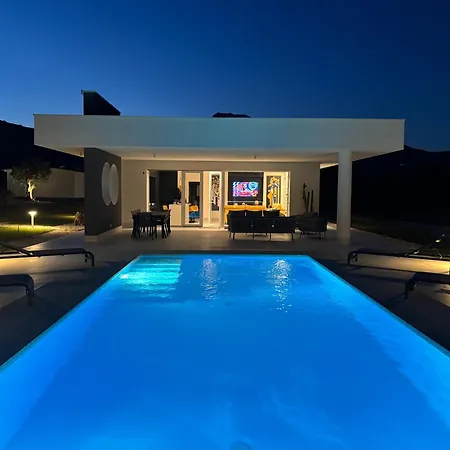 Nanni Contemporary, Pool And Garden Villa