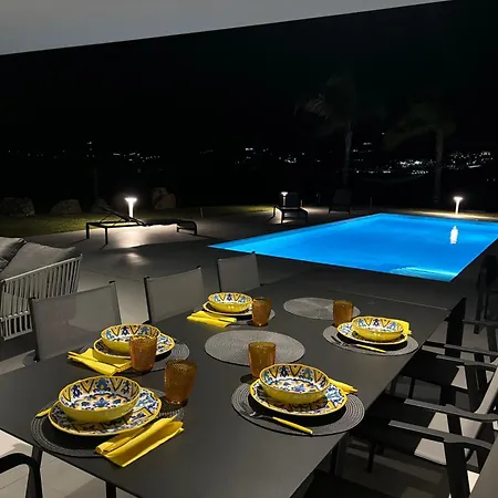 Villa Nanni Contemporary, Pool And Garden
