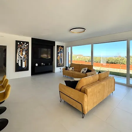 Nanni Contemporary, Pool And Garden